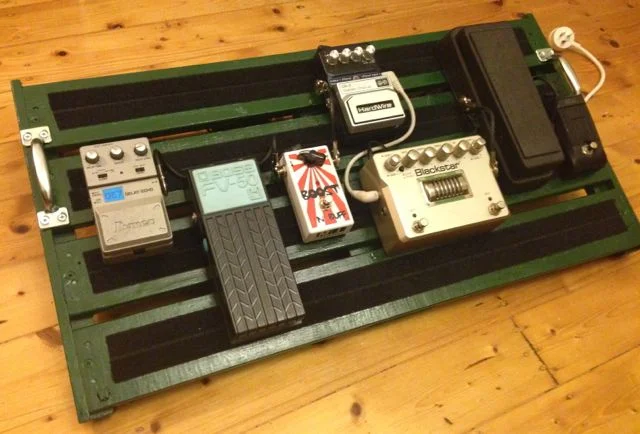My completed IKEA Gorm Pedalboard